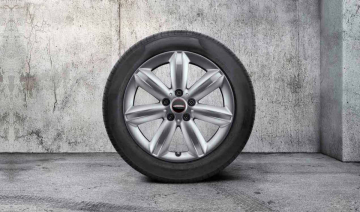 36110048006 - Roată completă de iarnă - JCW Star Spoke 539 cu anvelopa Bridgestone Blizzak LM-001 - 205/60R17 93H - Mini Countryman F60