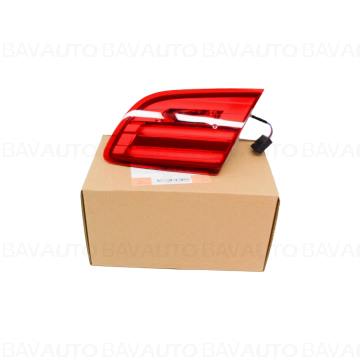 63217252784 - Fanala spate capota portbagaj dreapta - BMW - Seria 3 E93 LCI - de la 01.03.2010 - Original BMW Group - BavAUTO